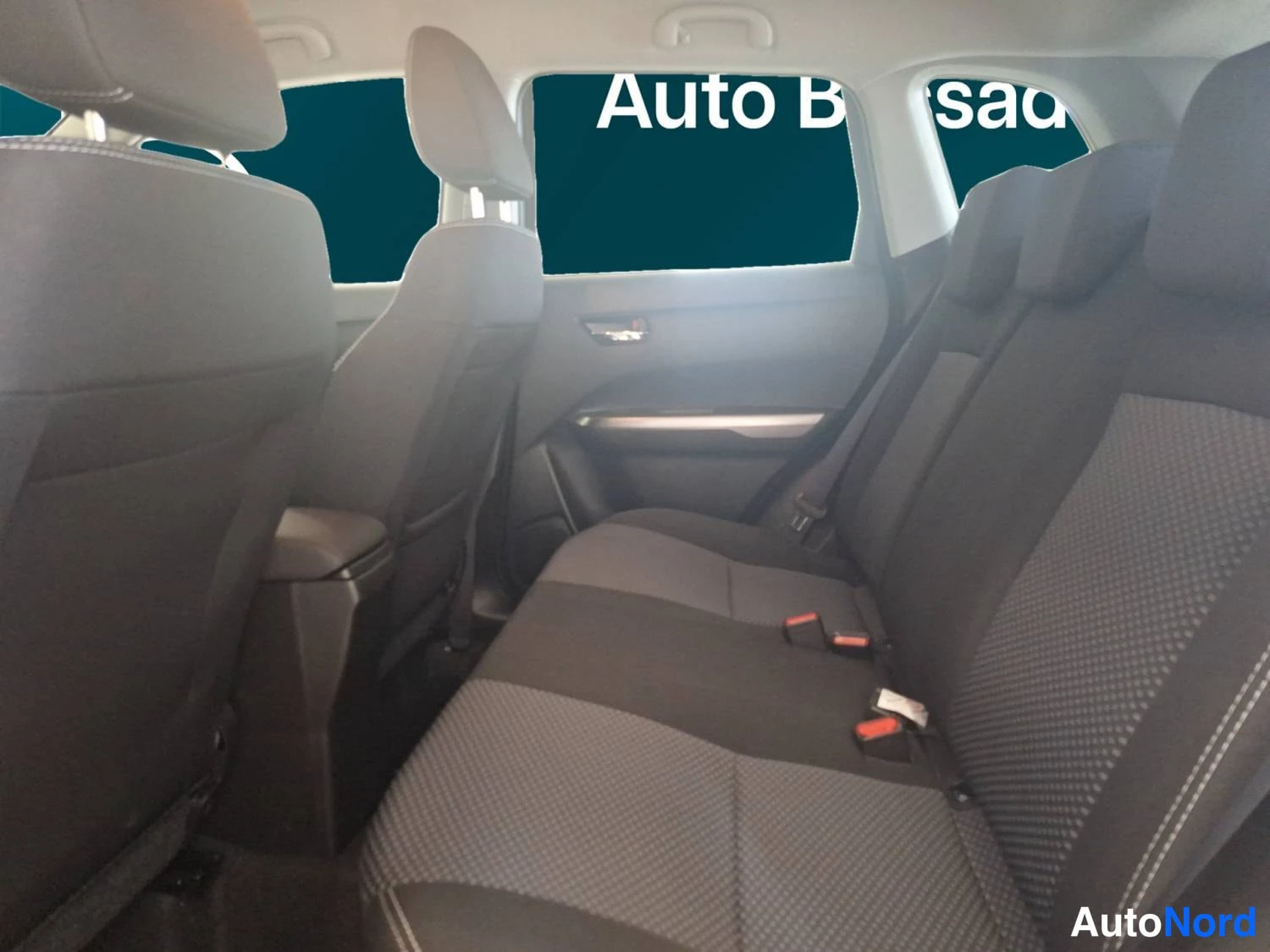 Harmaa Suzuki Vitara 2026, kuva 6