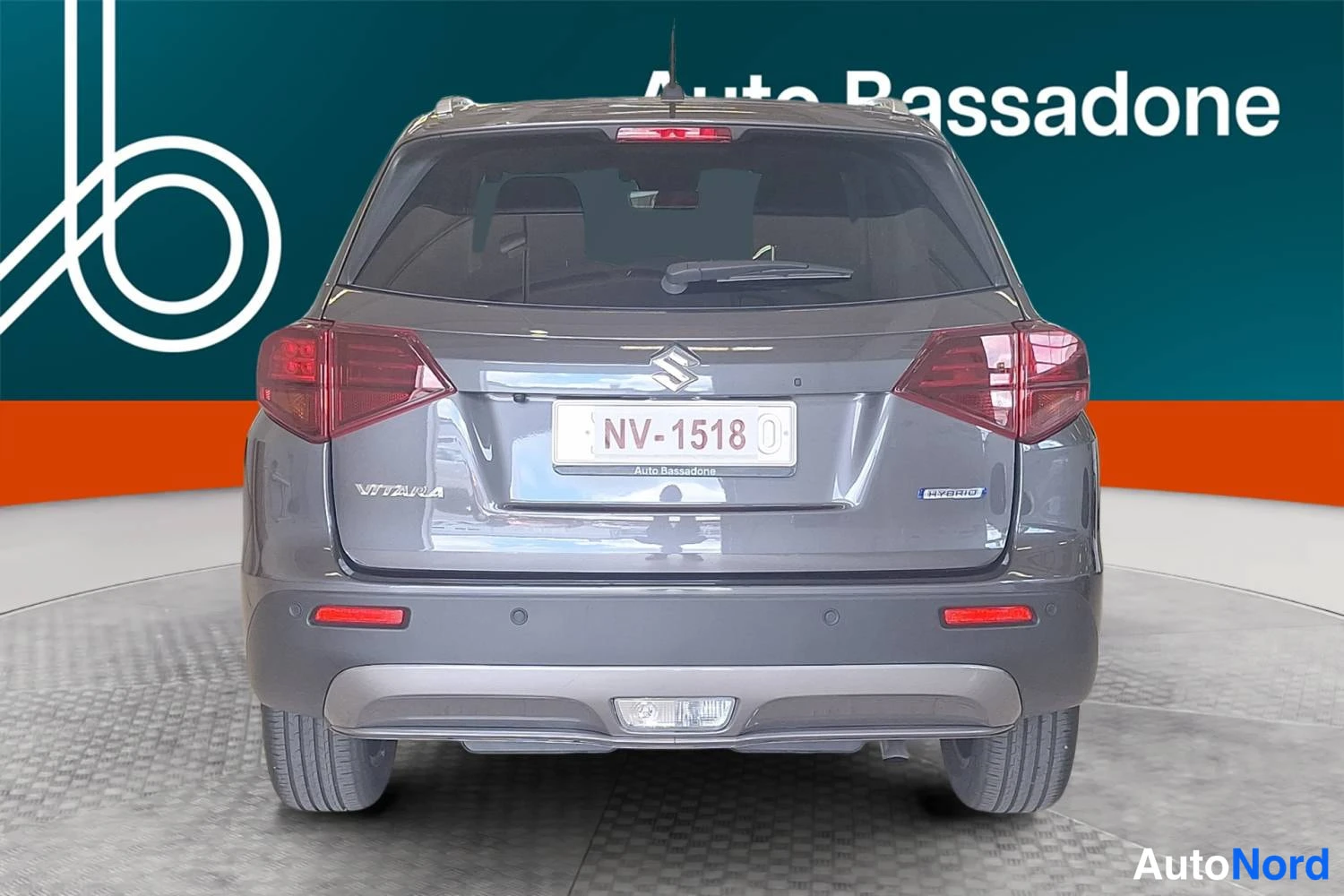 Harmaa Suzuki Vitara 2026, takaa, kuva 5