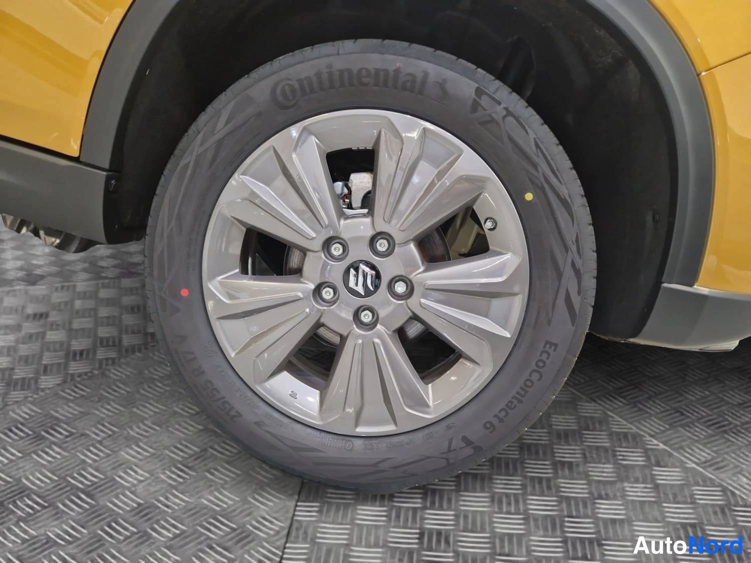 Keltainen Suzuki Vitara 2026, kuva 14