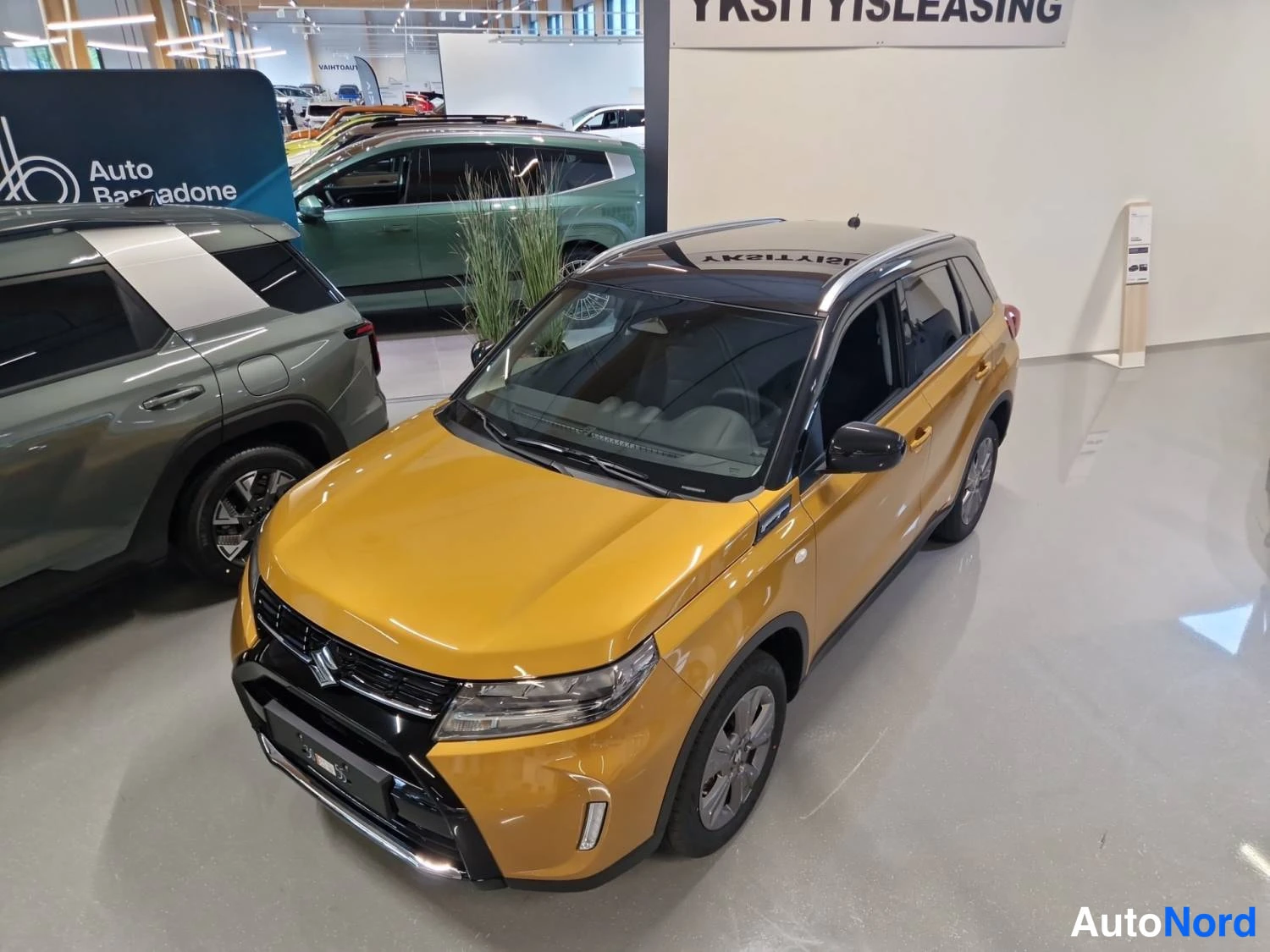 Keltainen Suzuki Vitara 2026, etuviisto, keula vasemmalle, kuva 2