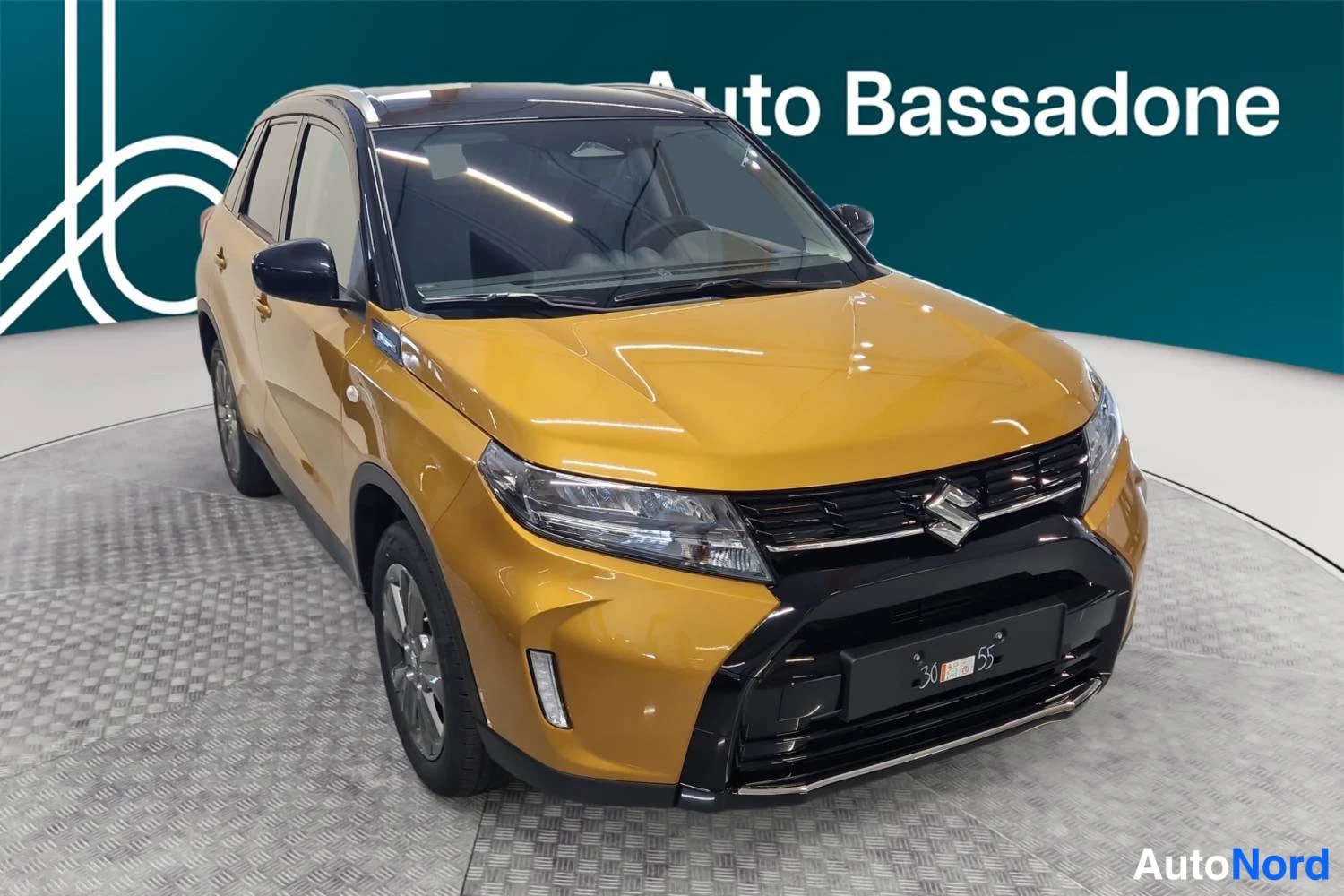 Keltainen Suzuki Vitara 2026, etuviisto, keula oikealle, kuva 3
