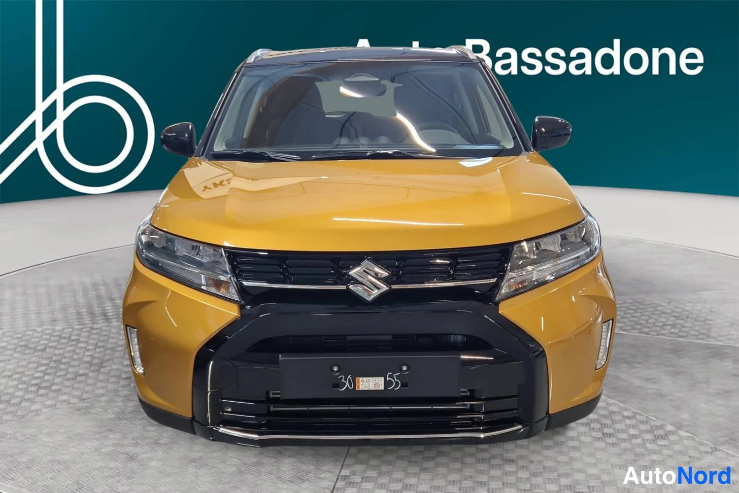 Keltainen Suzuki Vitara 2026, edestä, kuva 4