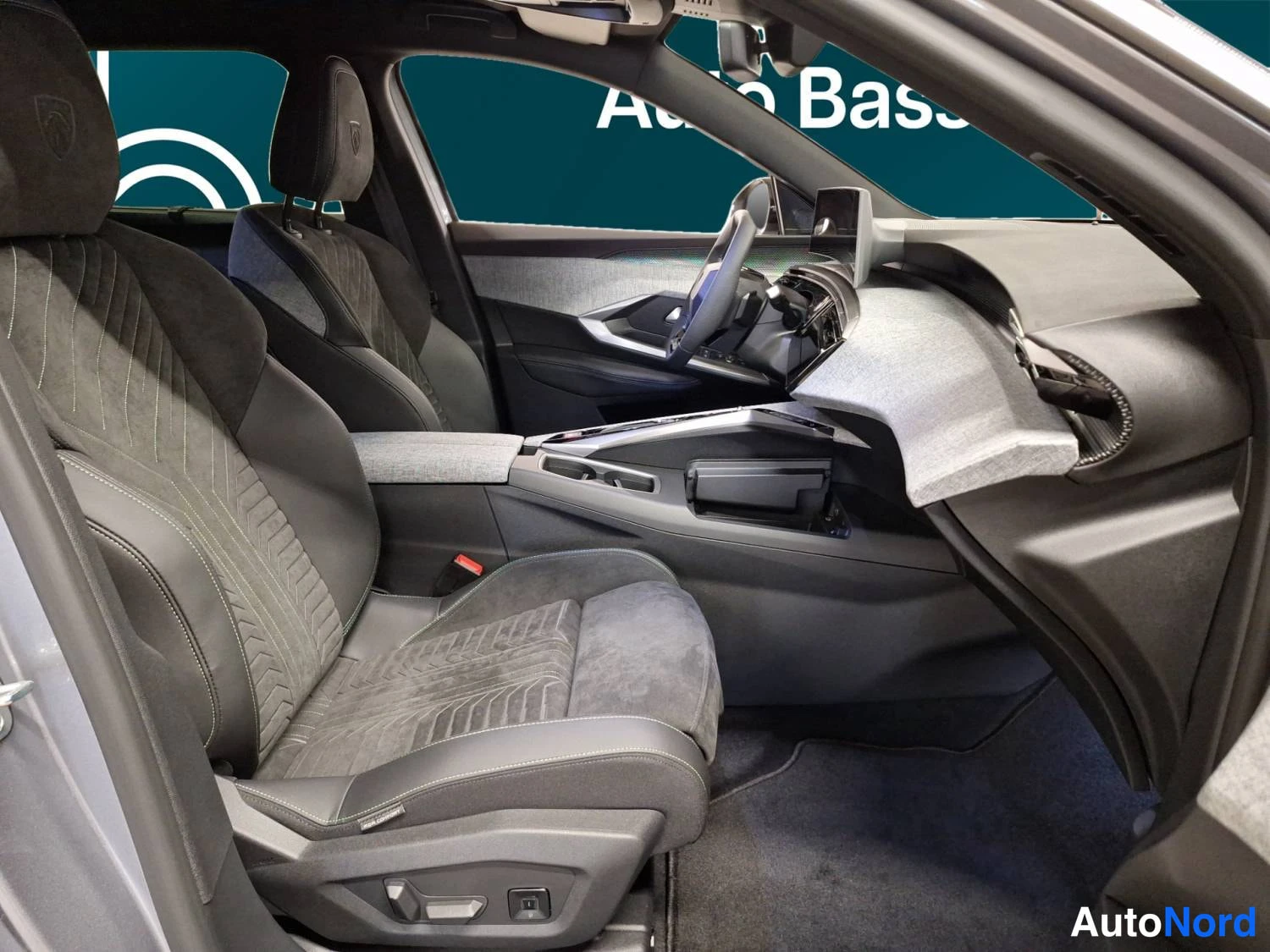 Hopea Peugeot E-5008 2026, kuva 14