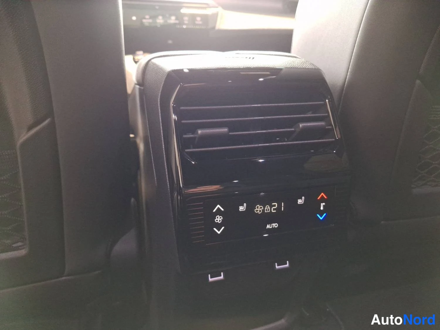 Hopea Peugeot E-5008 2026, kuva 30