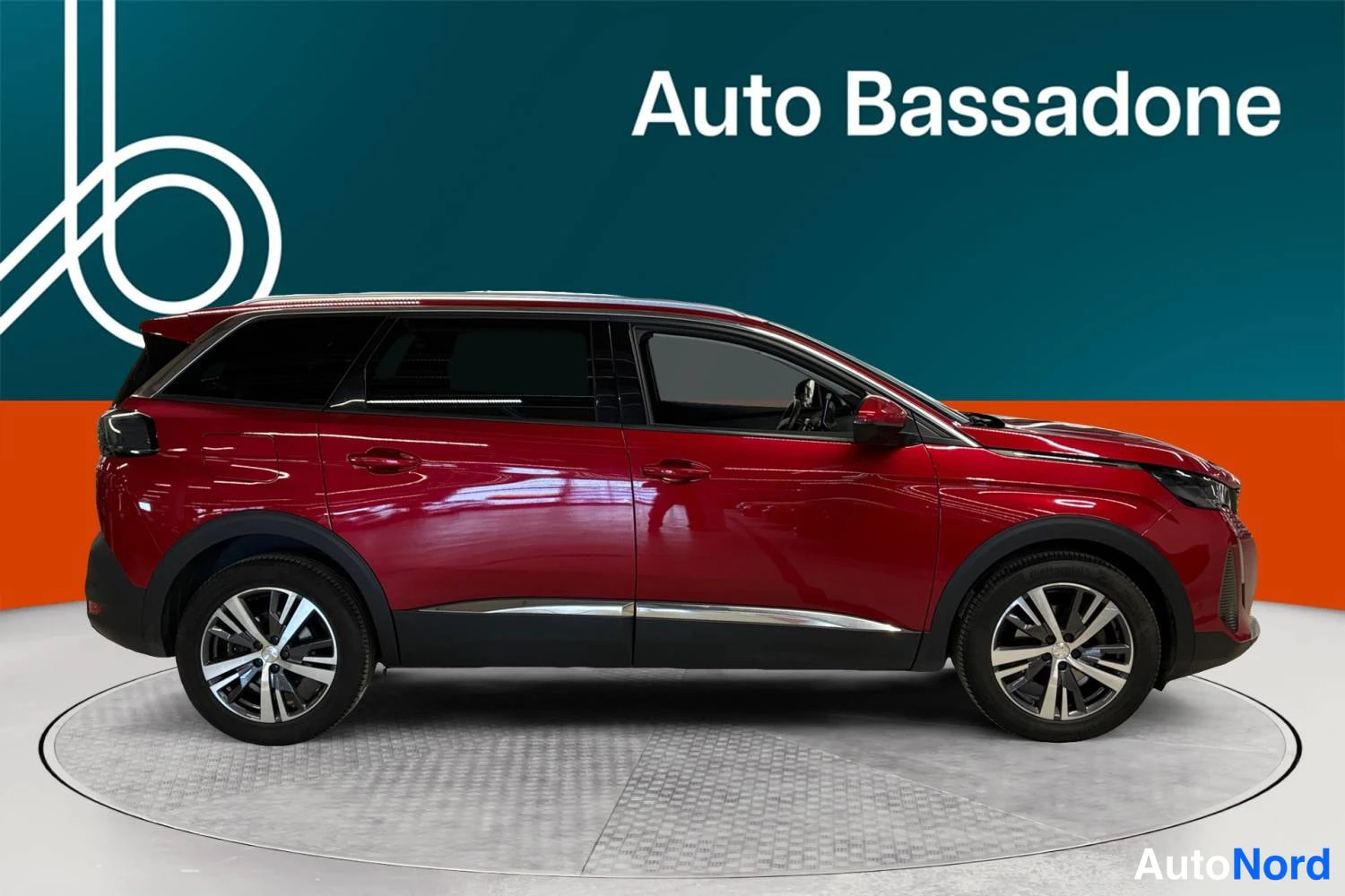 Punainen Peugeot 5008 2021, sivulta, kuva 5