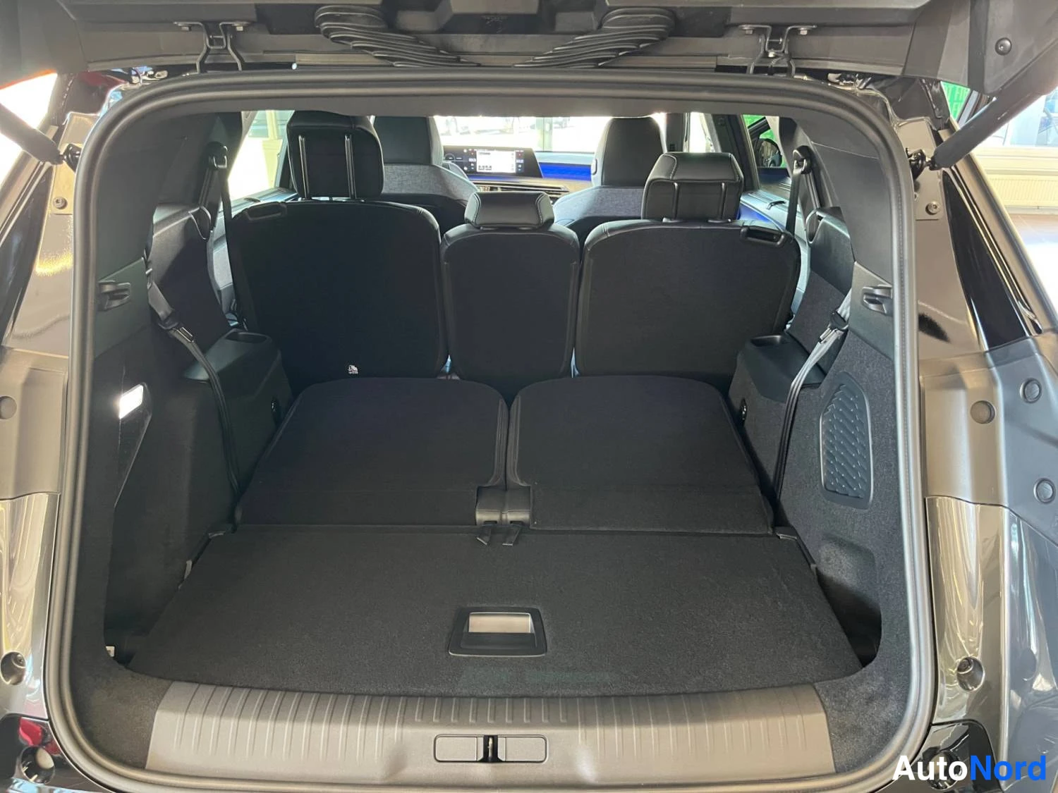 Harmaa Peugeot 5008 2026, kuva 15