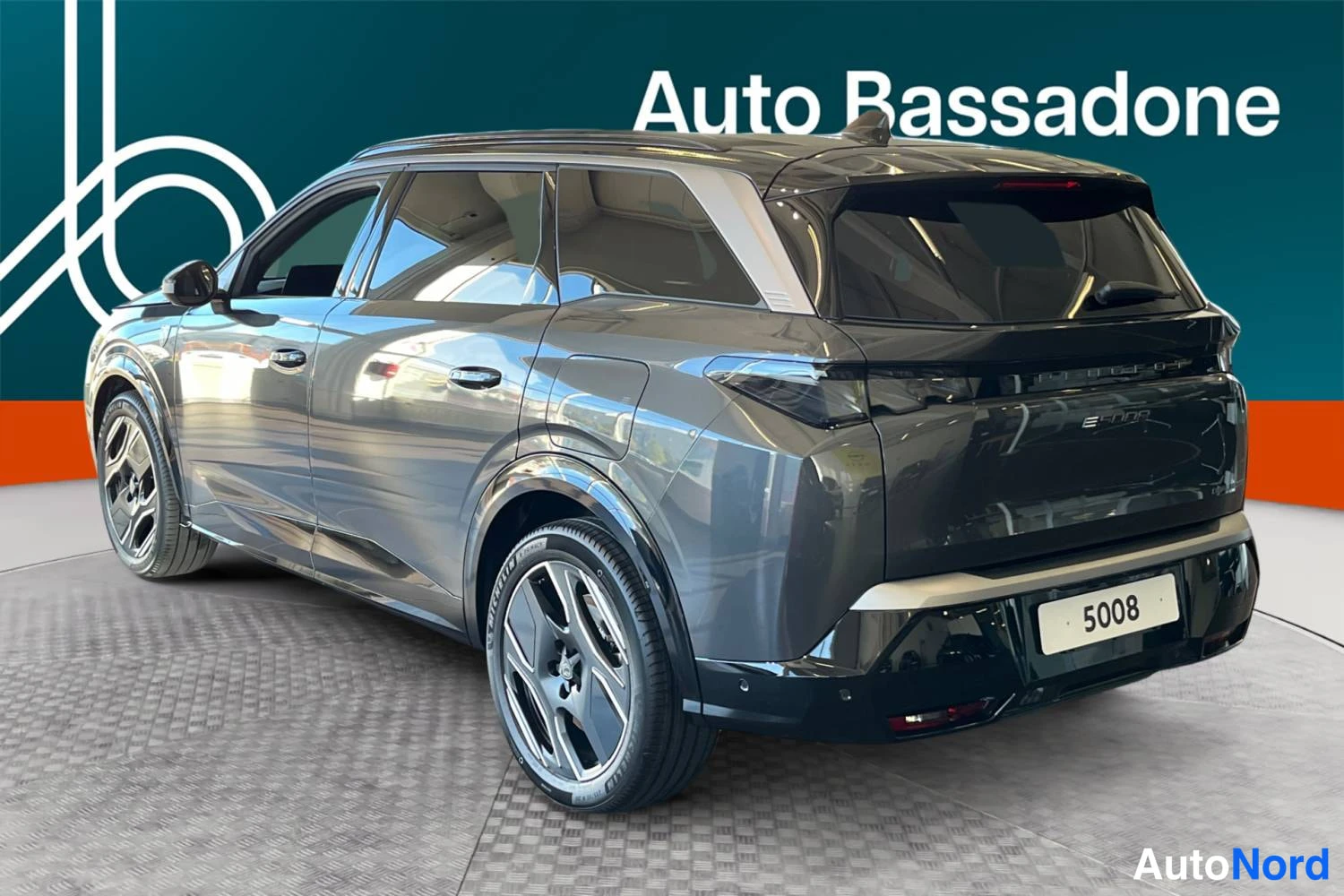 Harmaa Peugeot 5008 2026, takaviisto, kuva 6