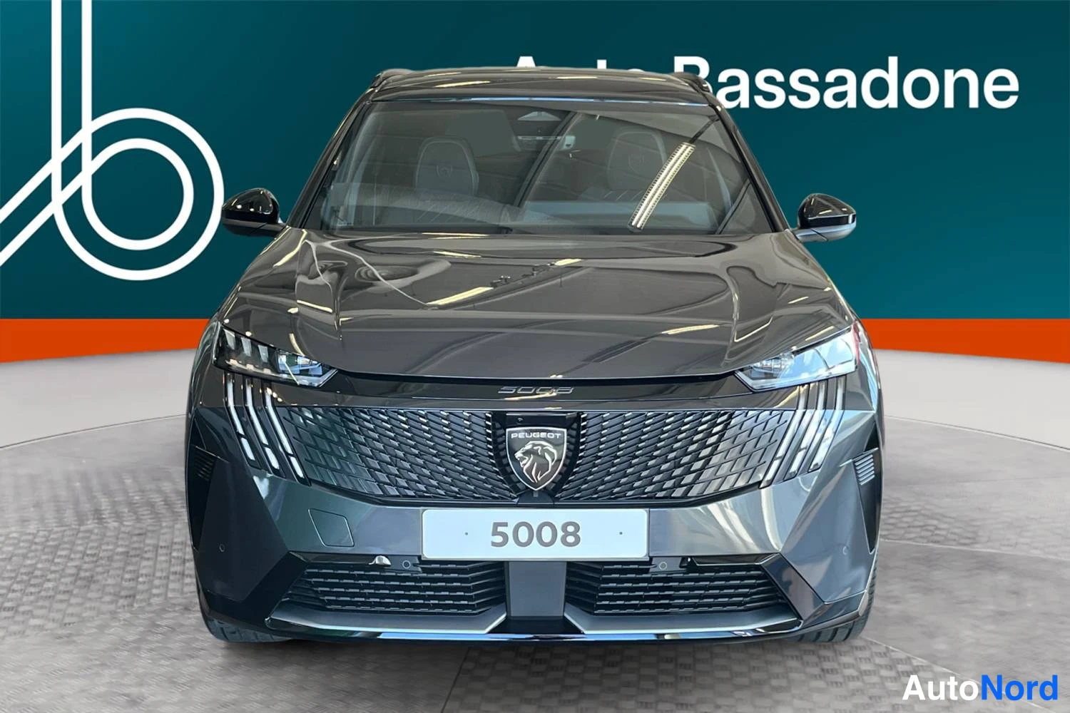 Harmaa Peugeot 5008 2026, edestä, kuva 4