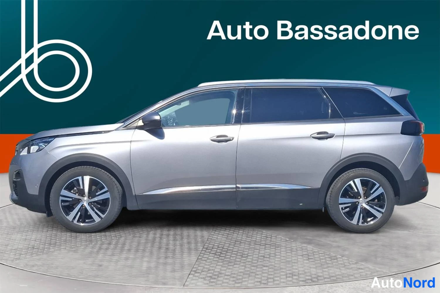 Hopea Peugeot 5008 2019, etuviisto, keula vasemmalle, kuva 2