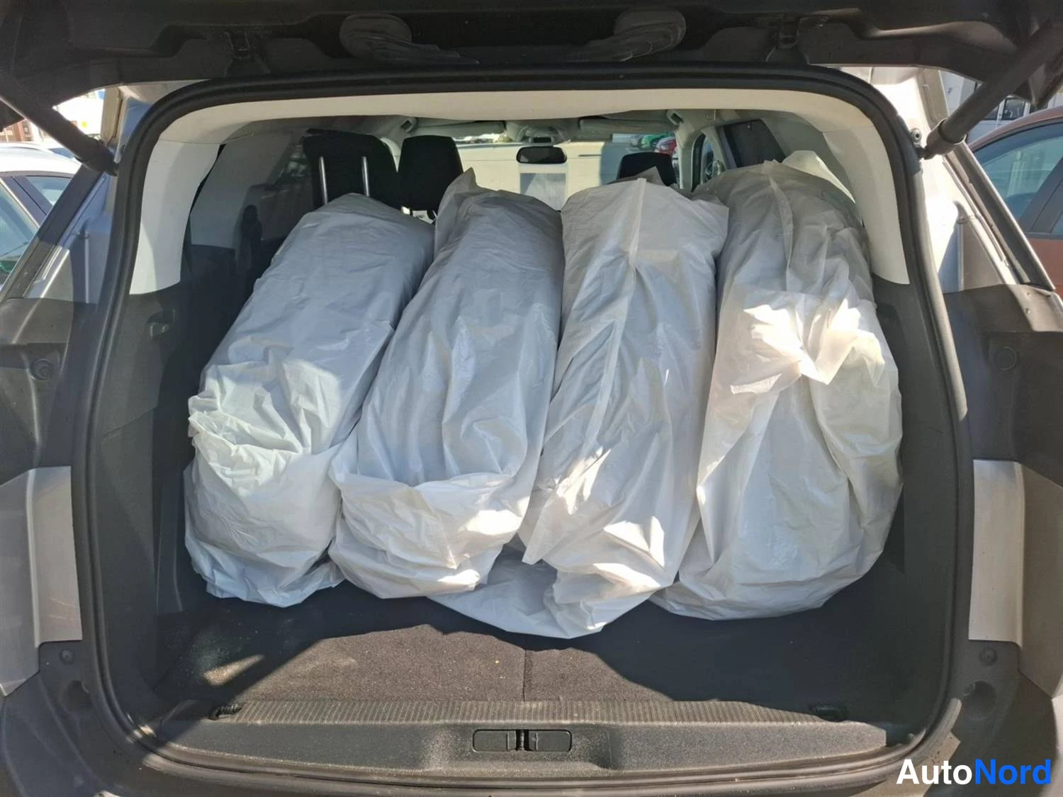 Hopea Peugeot 5008 2019, kuva 16