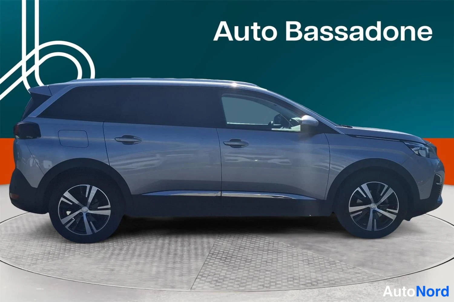 Hopea Peugeot 5008 2019, etuviisto, keula oikealle, kuva 4