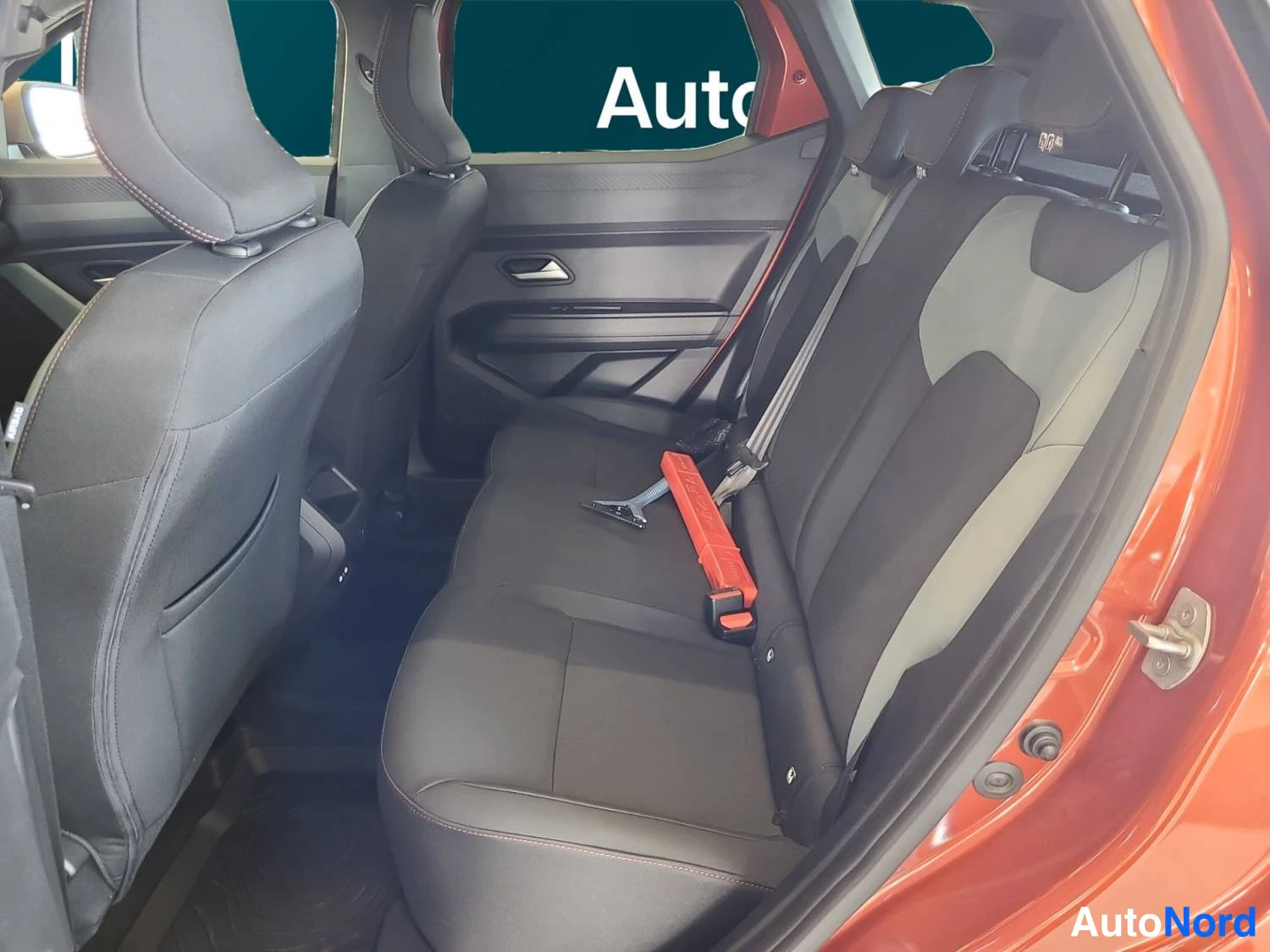 Punainen Dacia Duster 2026, kuva 13