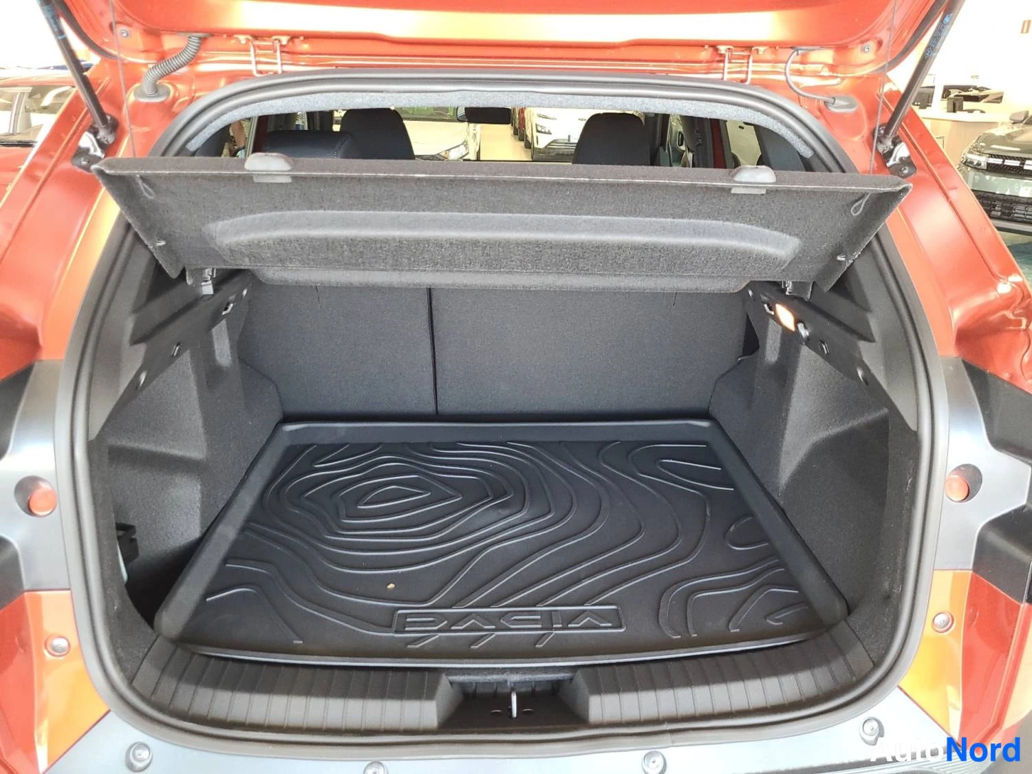 Punainen Dacia Duster 2026, kuva 16