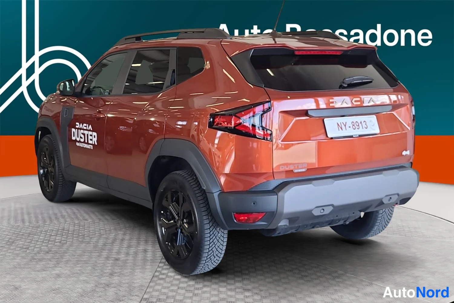 Punainen Dacia Duster 2026, takaviisto, kuva 6