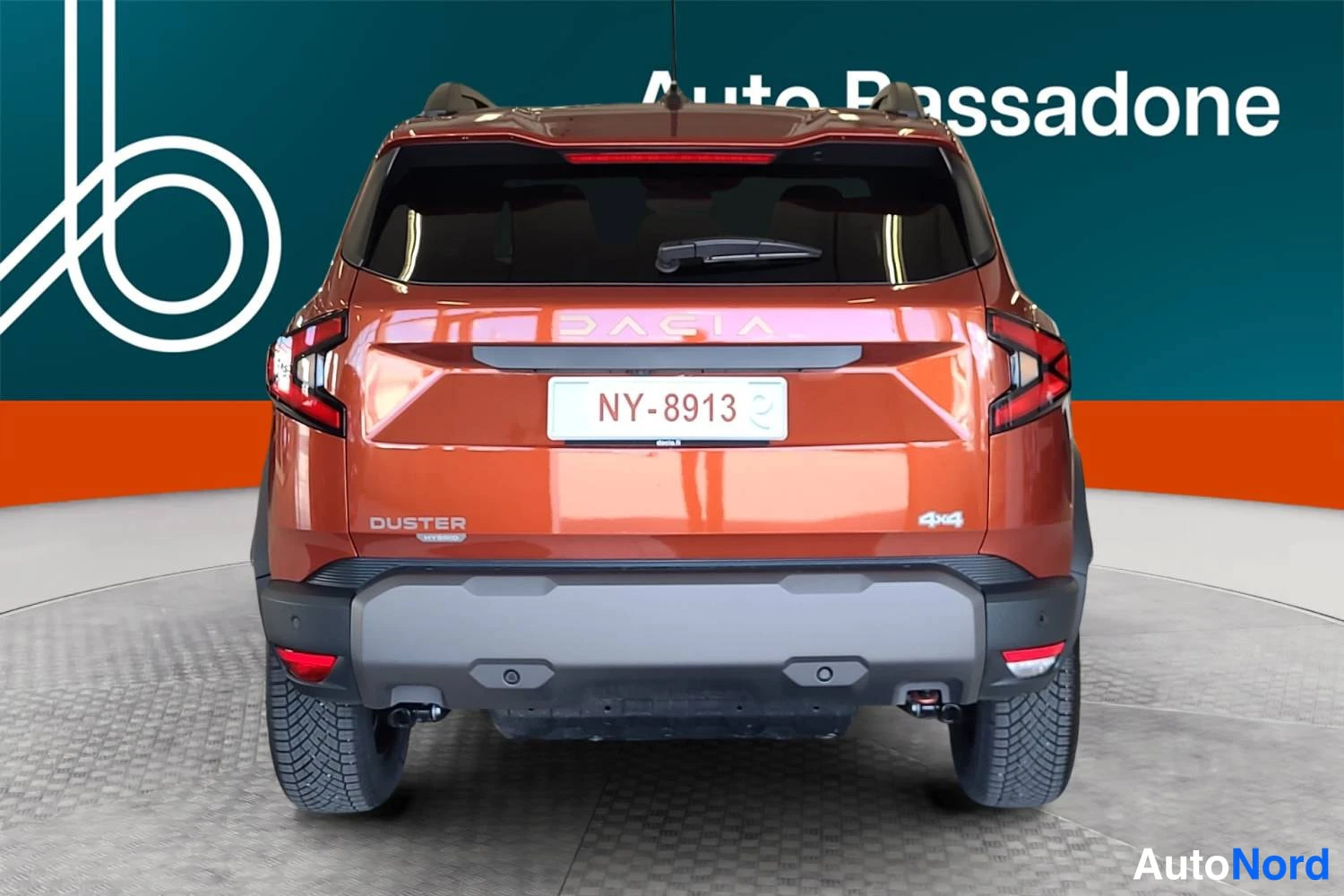 Punainen Dacia Duster 2026, takaa, kuva 8