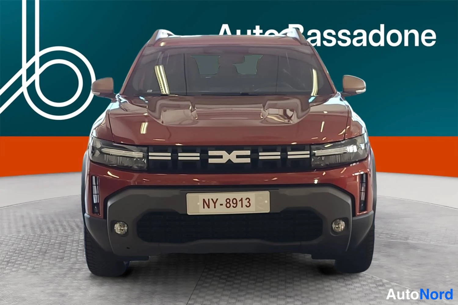 Punainen Dacia Duster 2026, edestä, kuva 3
