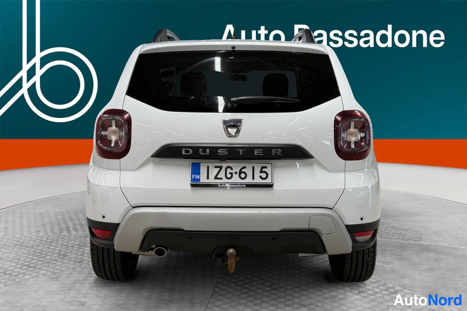 Valkoinen Dacia Duster 2020, takaa, kuva 8