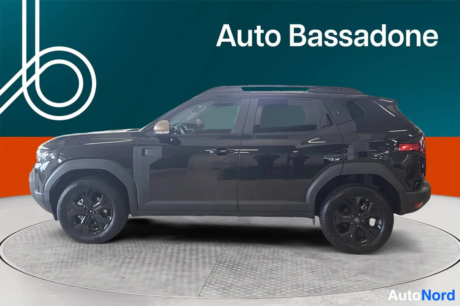 Musta Dacia Duster 2026, sivulta, kuva 5