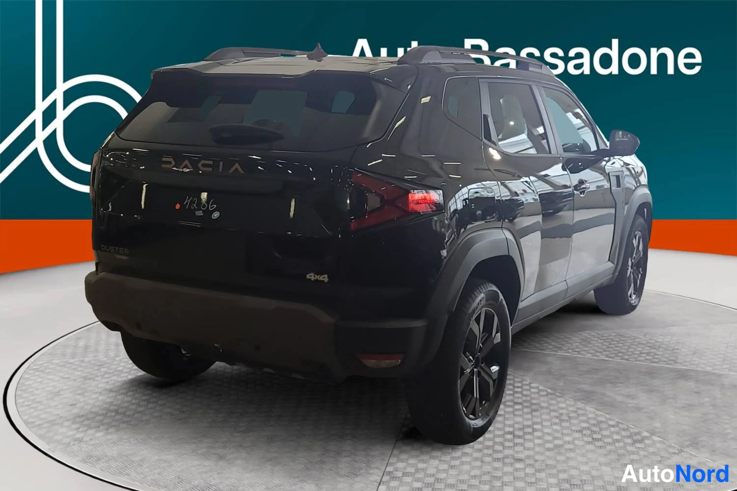 Musta Dacia Duster 2026, takaviisto, kuva 7
