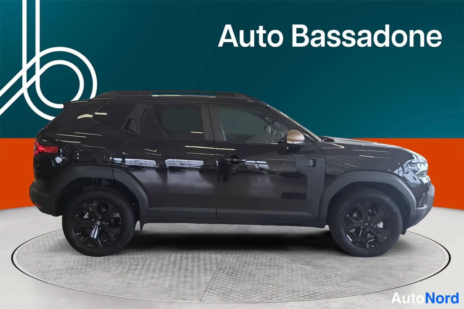 Musta Dacia Duster 2026, etuviisto, keula oikealle, kuva 2
