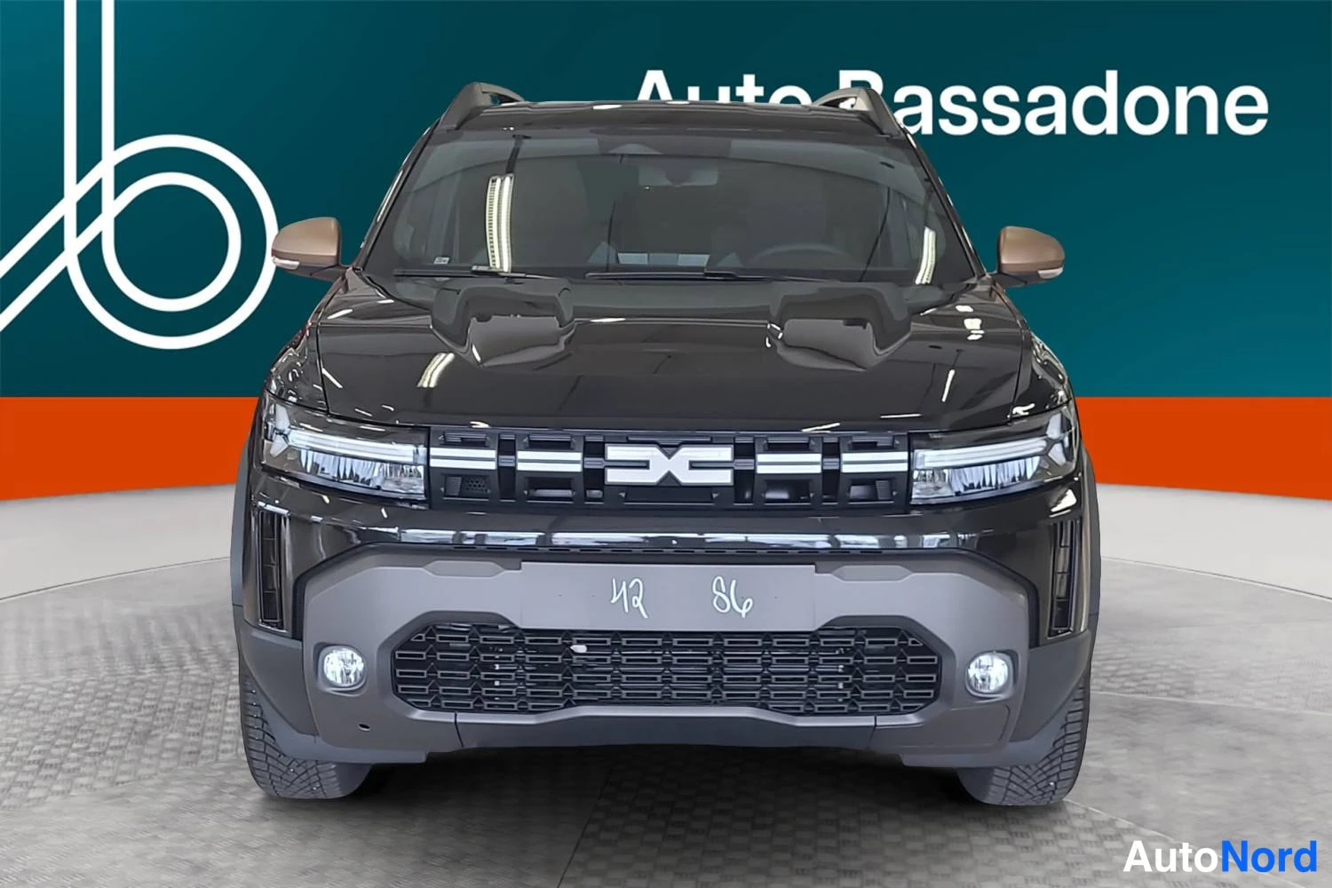 Musta Dacia Duster 2026, edestä, kuva 4