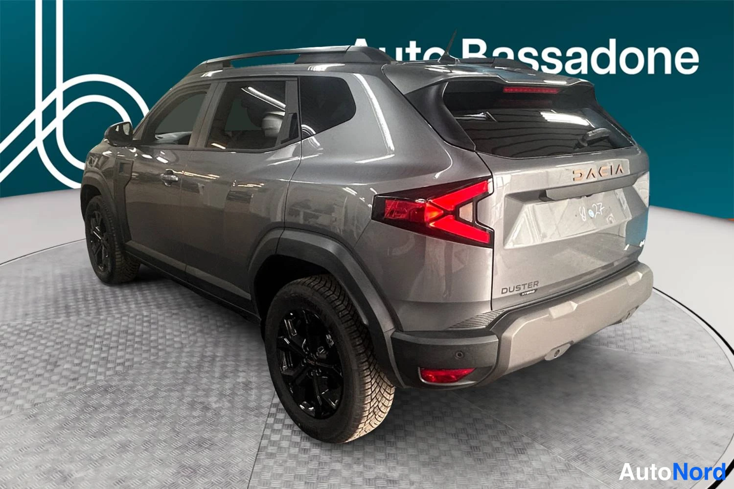 Harmaa Dacia Duster 2026, takaviisto, kuva 8