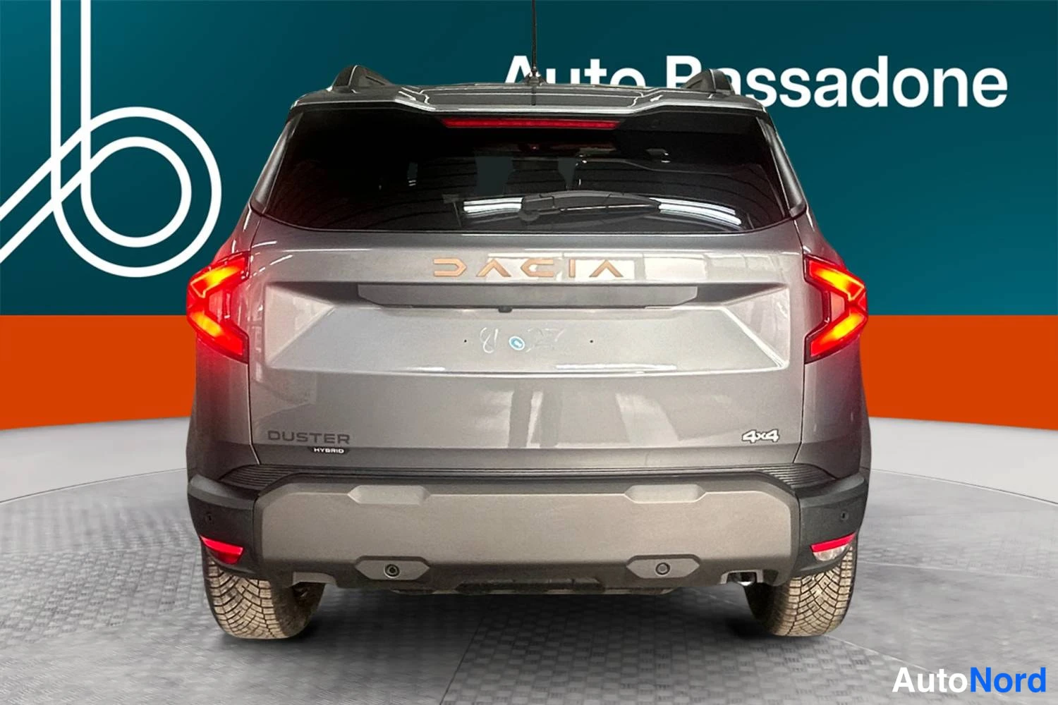 Harmaa Dacia Duster 2026, takaa, kuva 10