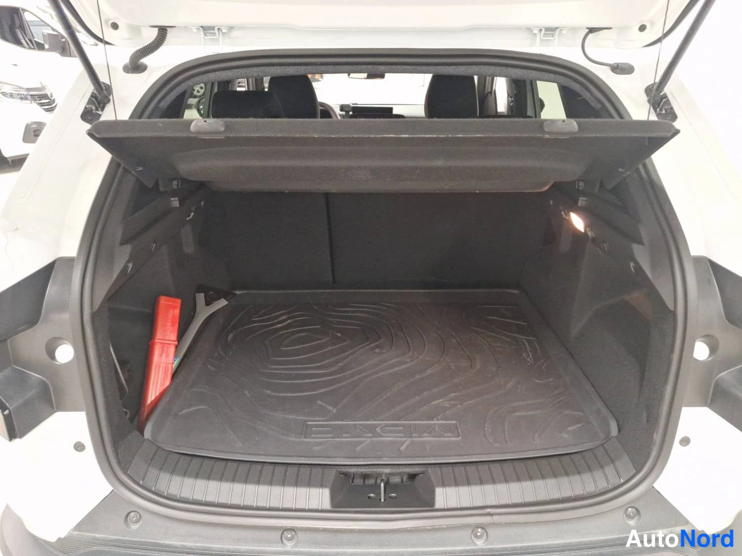 Valkoinen Dacia Duster 2026, kuva 12