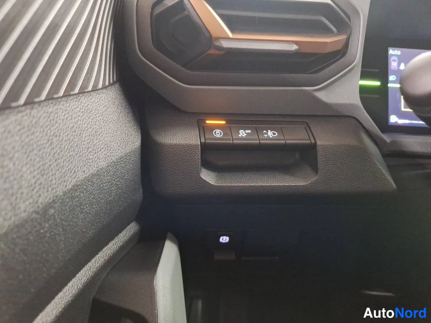Valkoinen Dacia Duster 2026, kuva 14