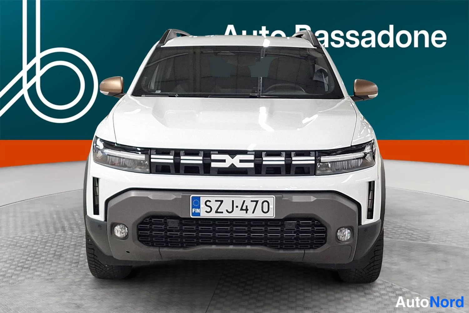 Valkoinen Dacia Duster 2026, edestä, kuva 4