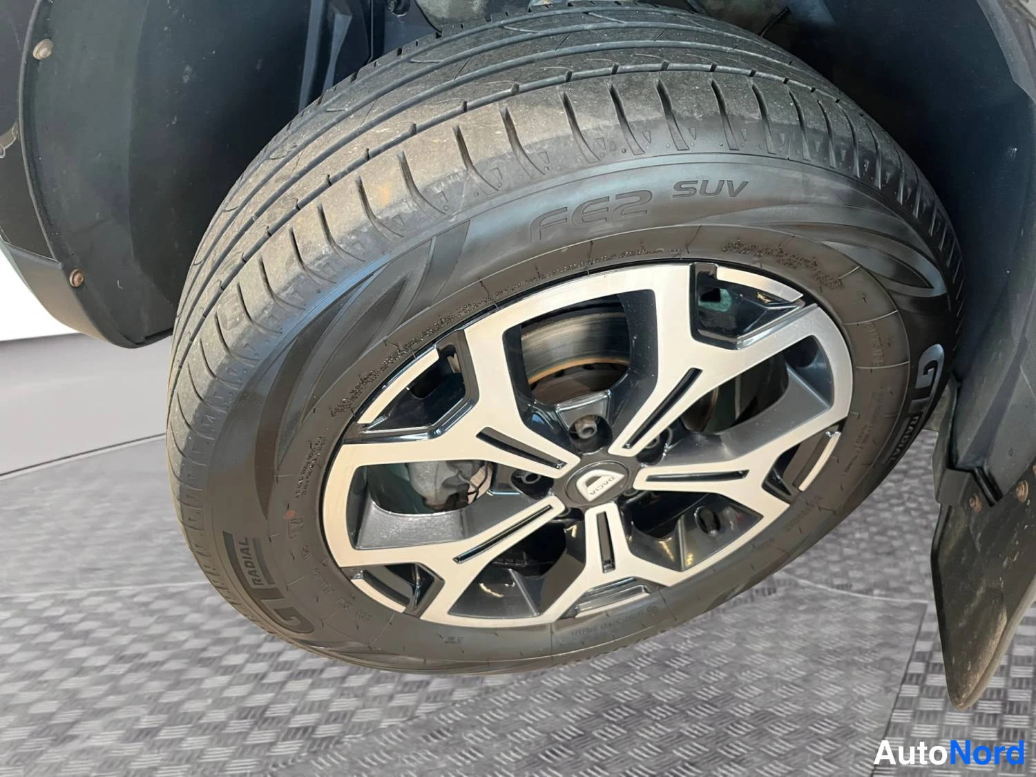 Musta Dacia Duster 2020, kuva 15