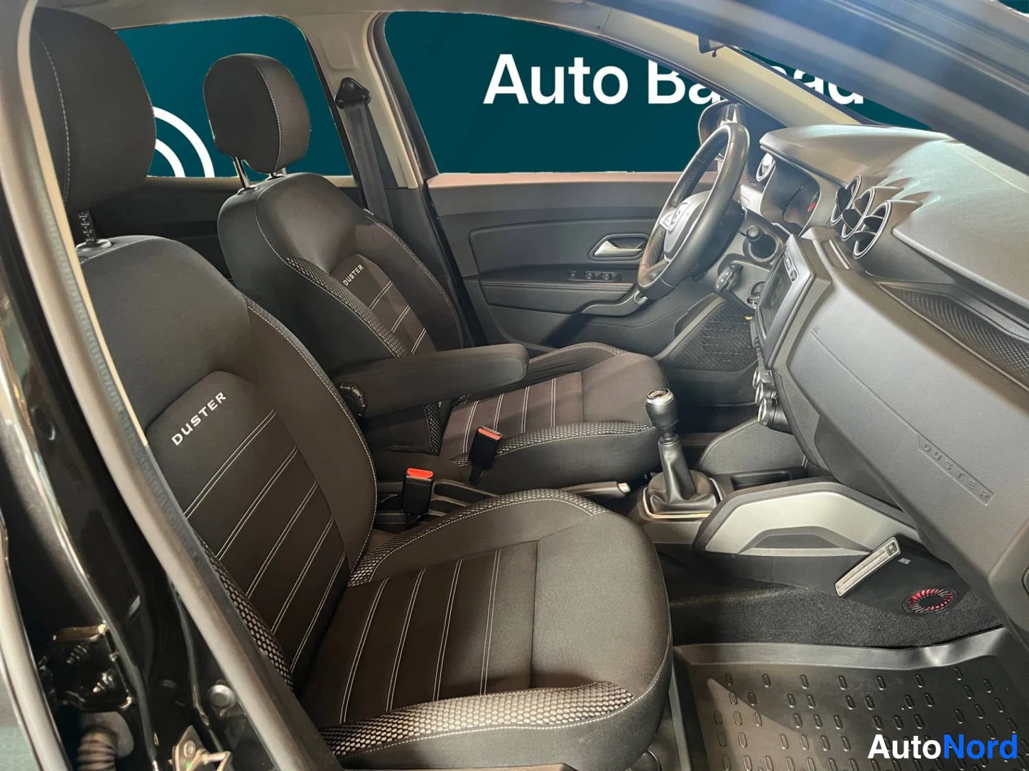 Musta Dacia Duster 2020, kuva 16