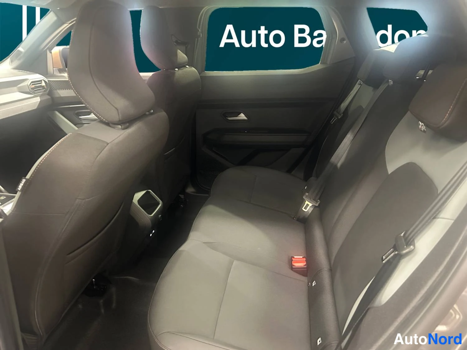 Harmaa Dacia Duster 2026, kuva 10
