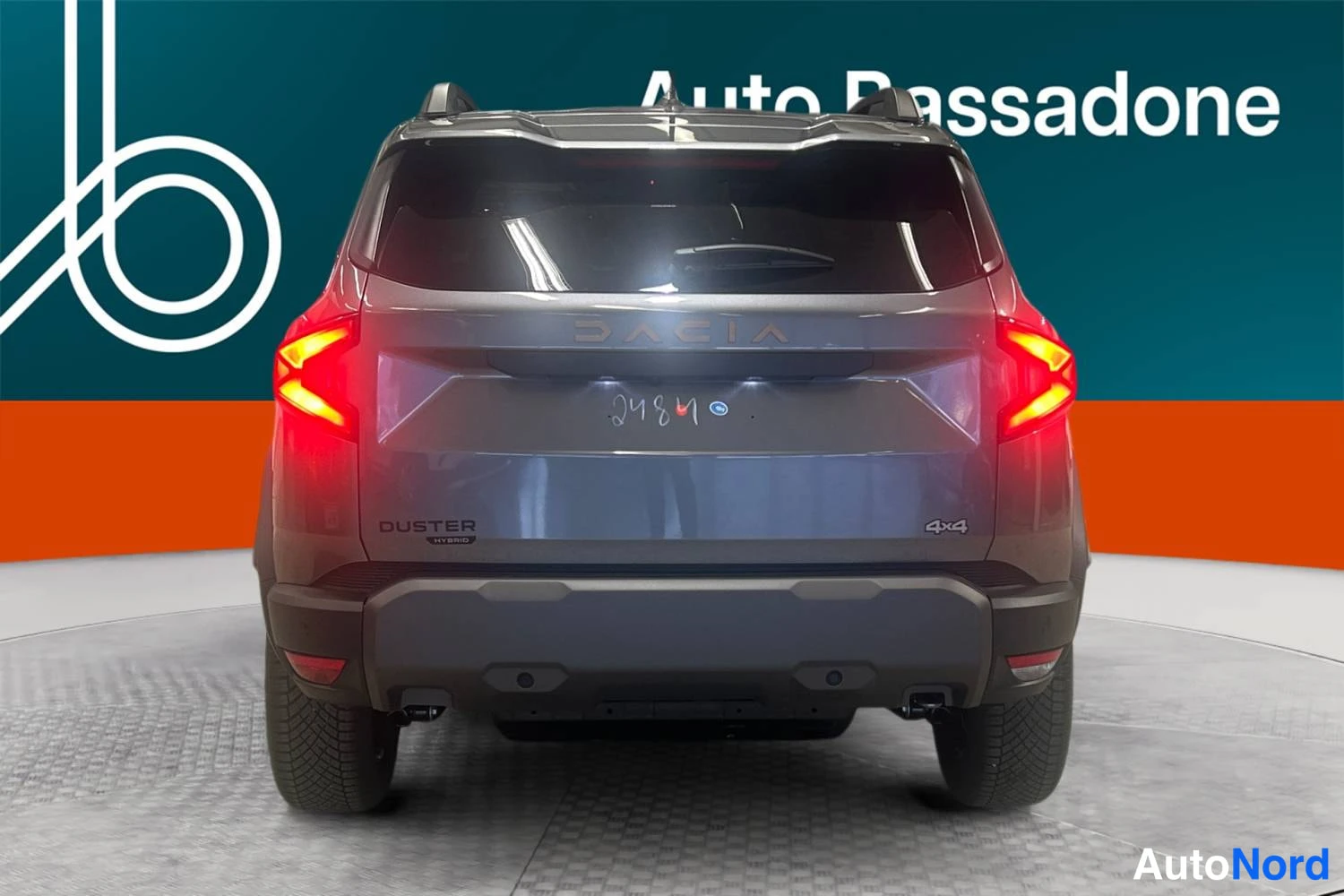 Harmaa Dacia Duster 2026, takaa, kuva 8