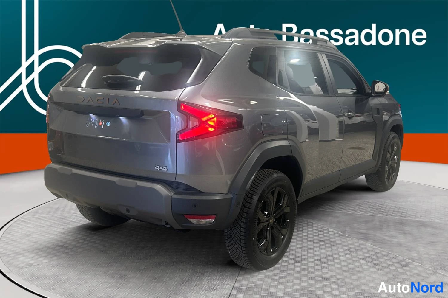 Harmaa Dacia Duster 2026, takaviisto, kuva 7