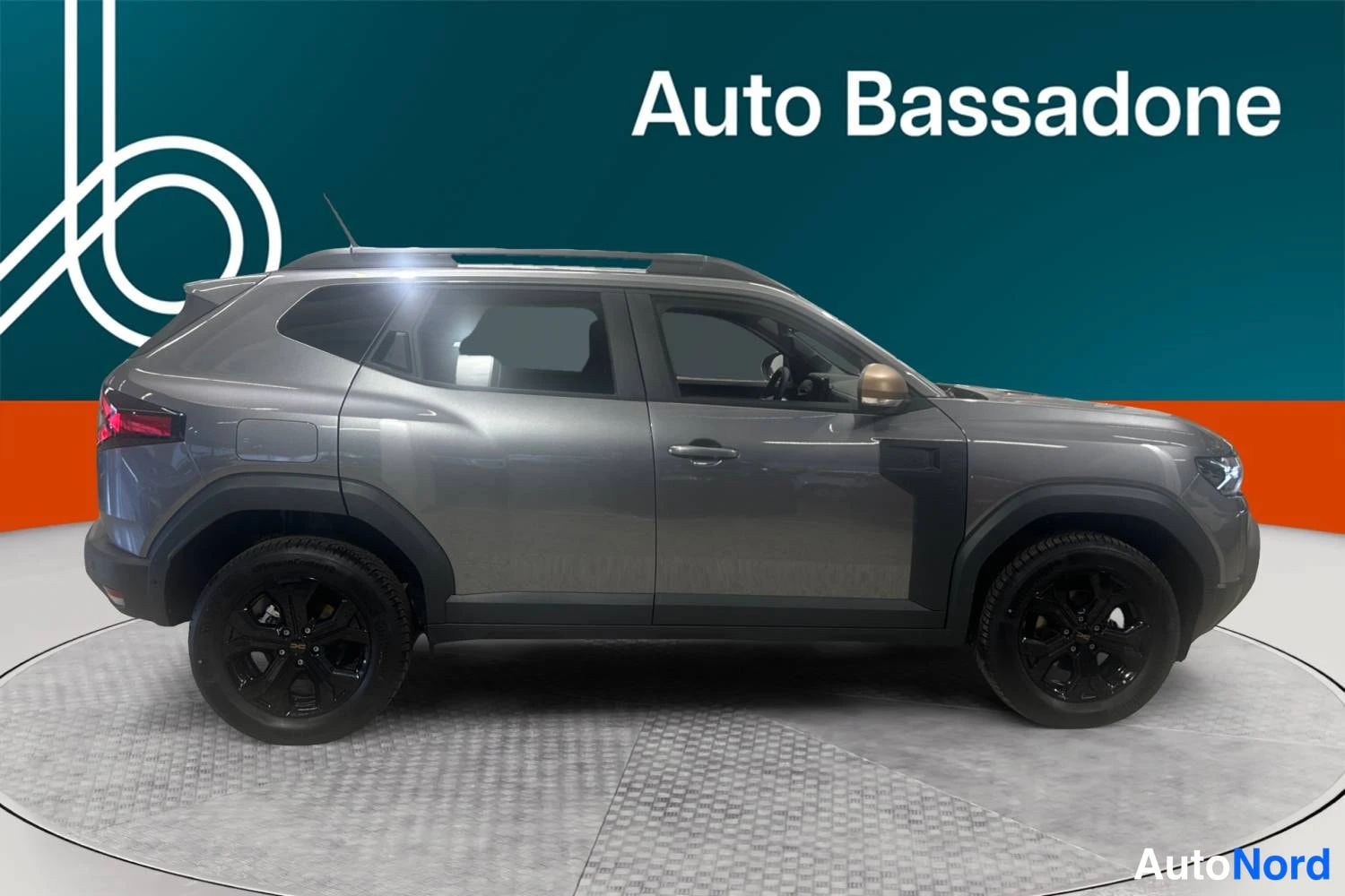 Harmaa Dacia Duster 2026, sivulta, kuva 5
