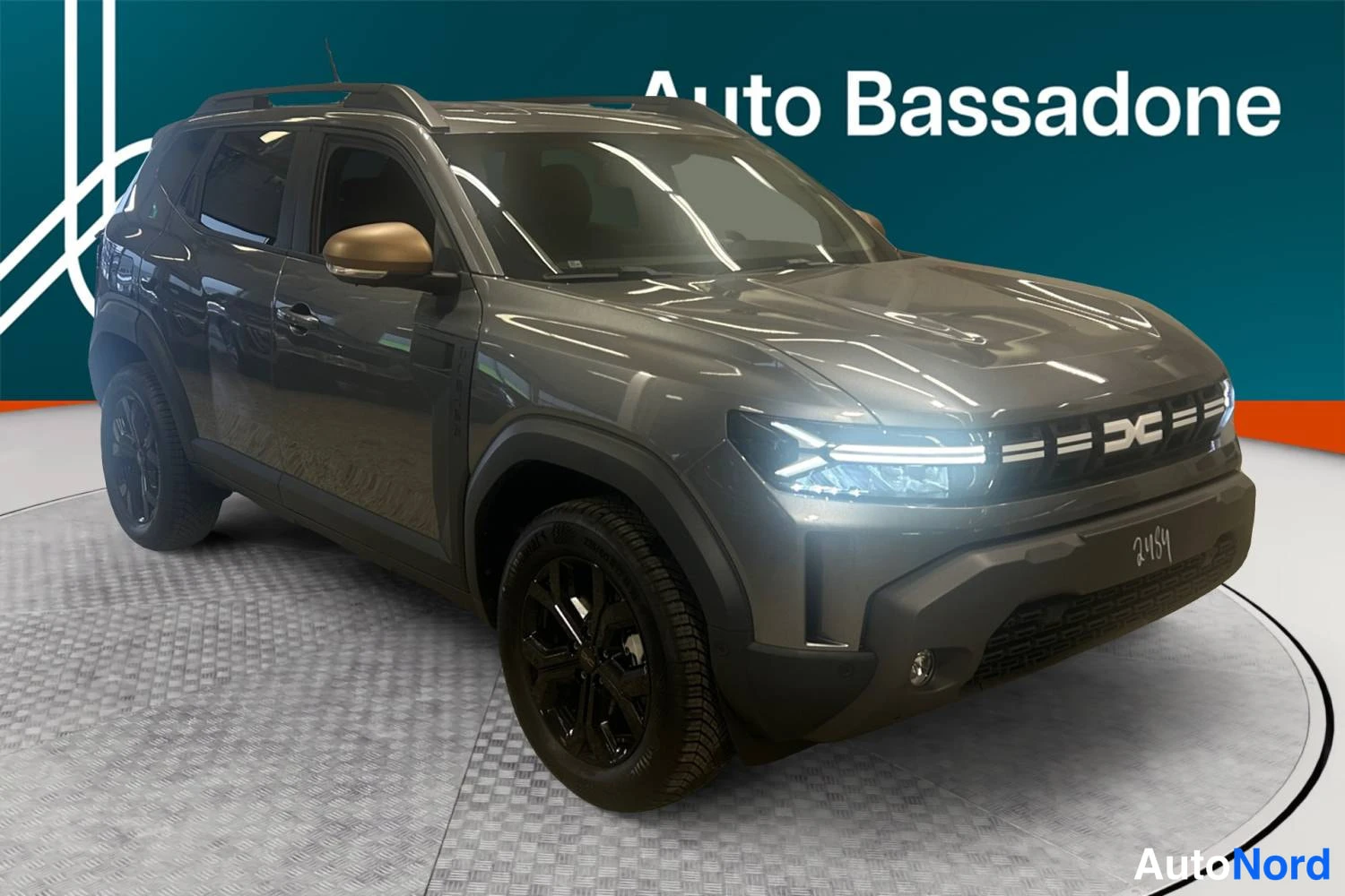 Harmaa Dacia Duster 2026, etuviisto, keula oikealle, kuva 2