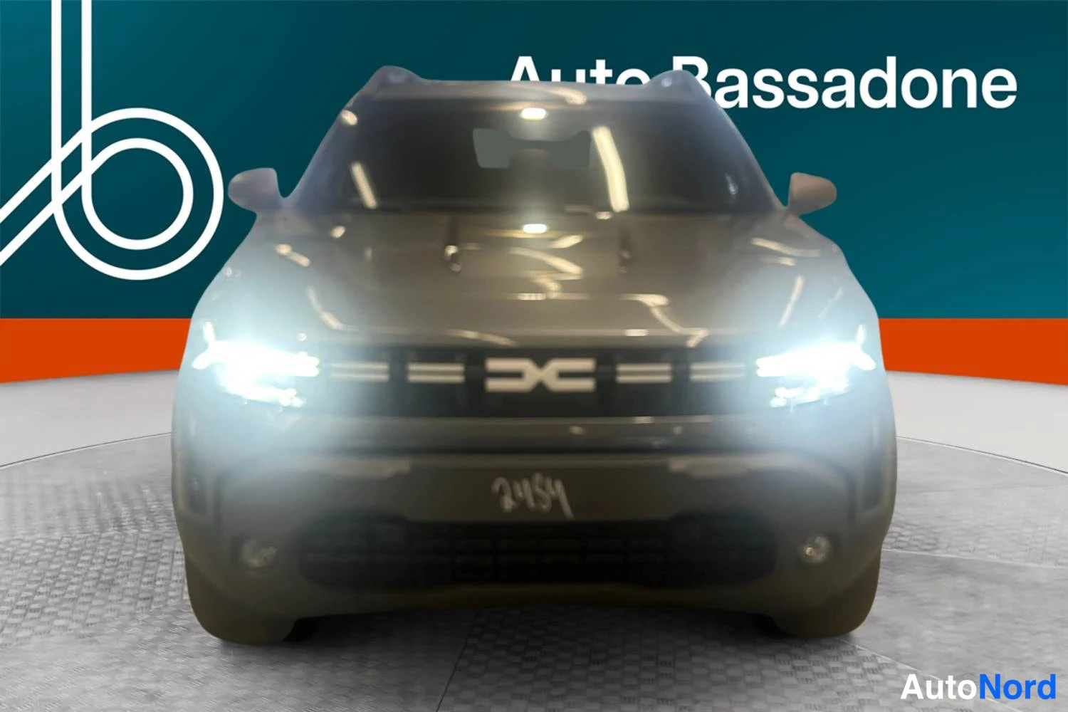 Harmaa Dacia Duster 2026, edestä, kuva 3