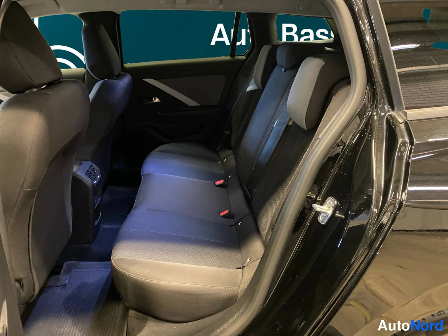 Musta Opel Astra Sports Tourer 2024, kuva 11