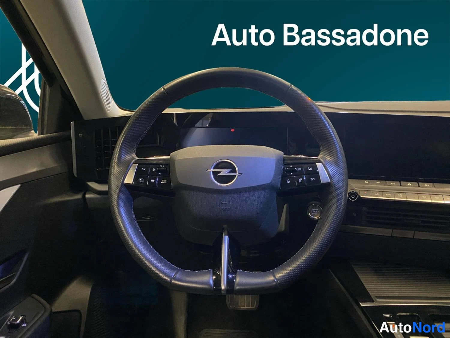 Musta Opel Astra Sports Tourer 2024, kuva 13