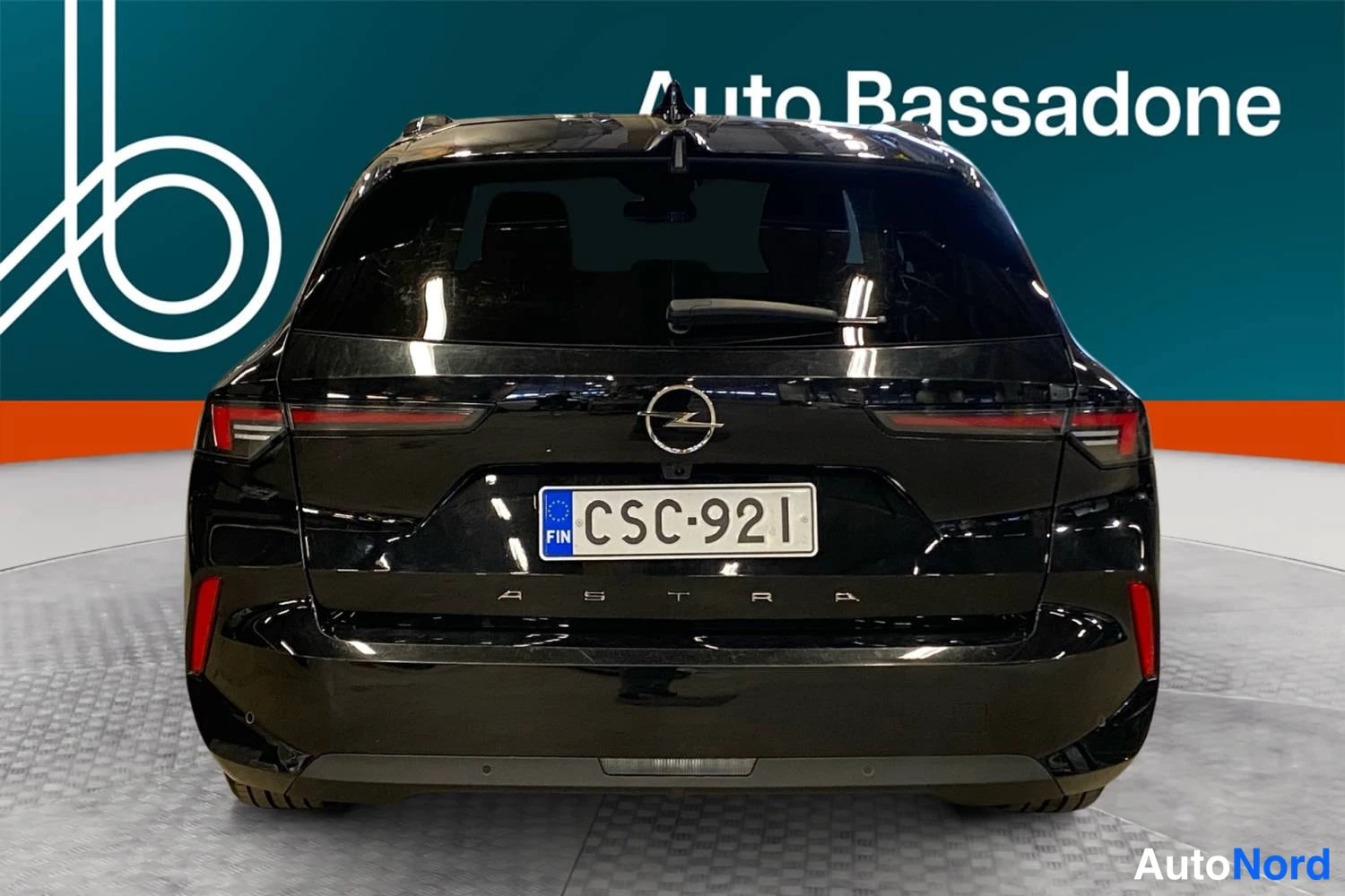 Musta Opel Astra Sports Tourer 2024, takaa, kuva 9