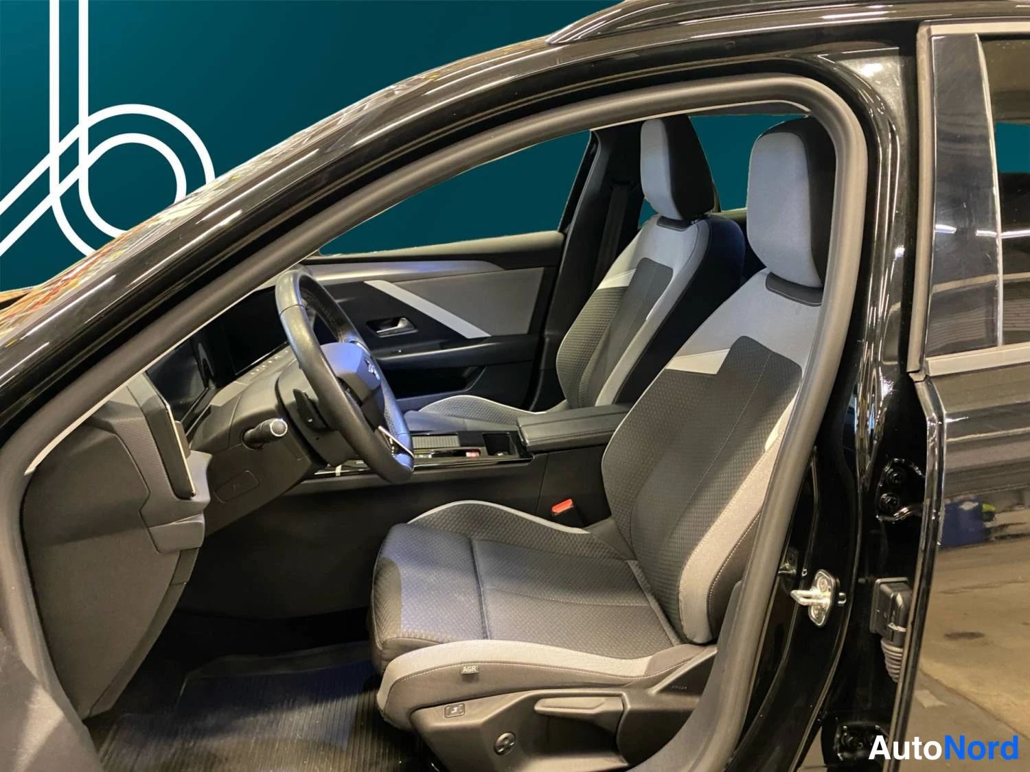 Musta Opel Astra Sports Tourer 2024, kuva 10