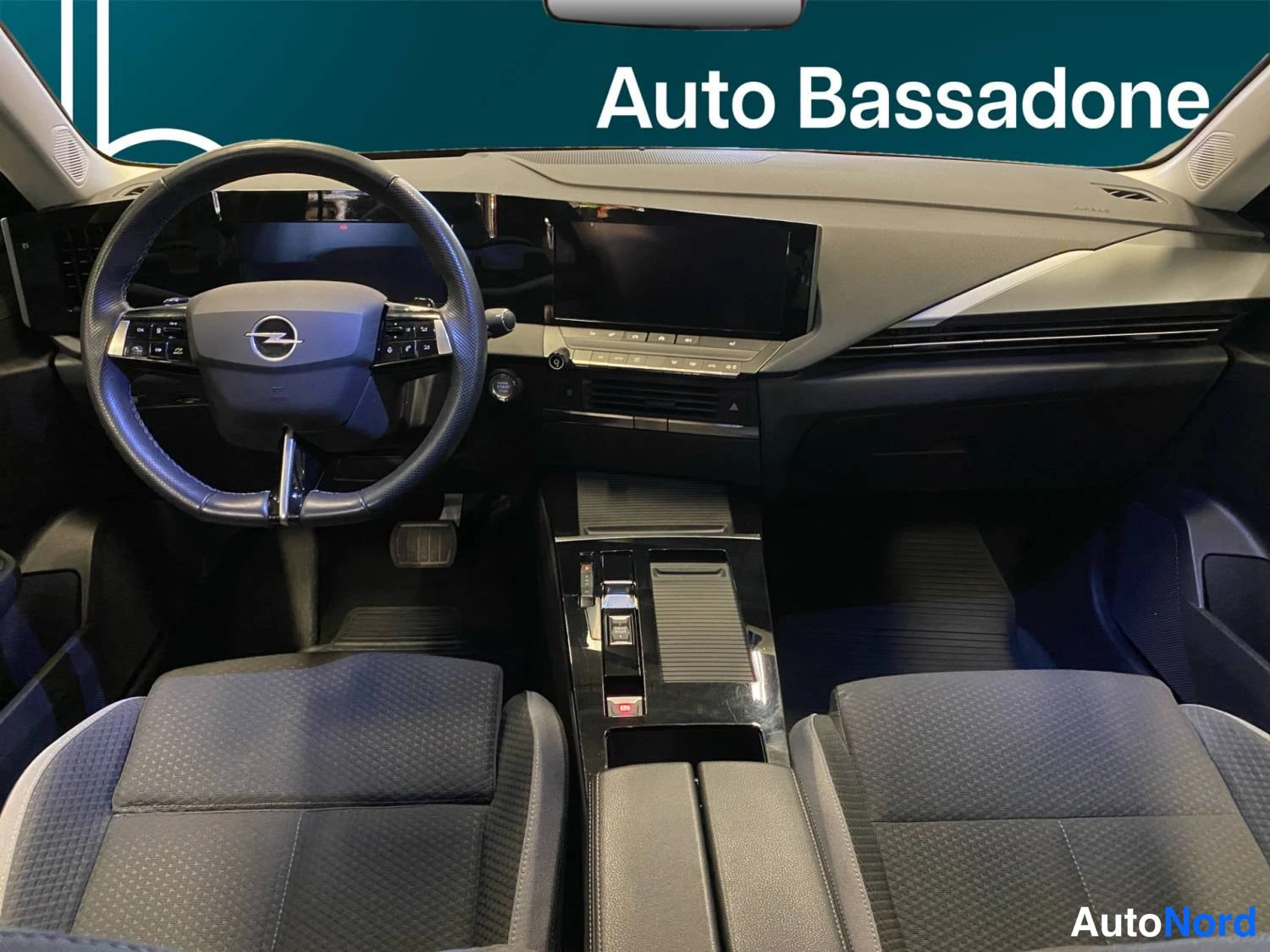 Musta Opel Astra Sports Tourer 2024, kuva 11