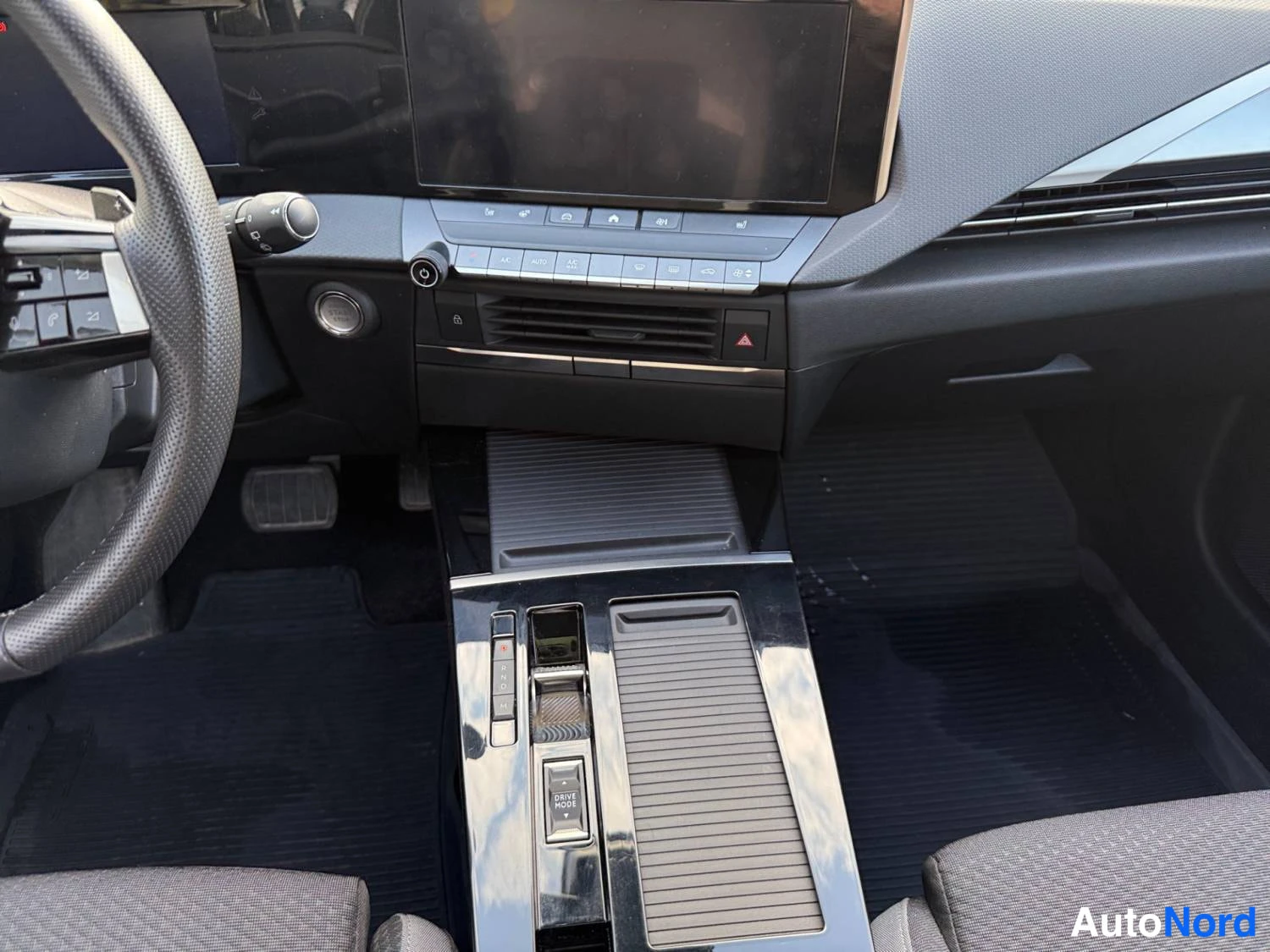 Valkoinen Opel Astra Sports Tourer 2024, kuva 11