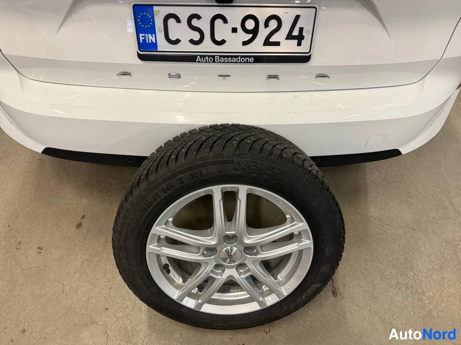 Valkoinen Opel Astra Sports Tourer 2024, takaa, kuva 9