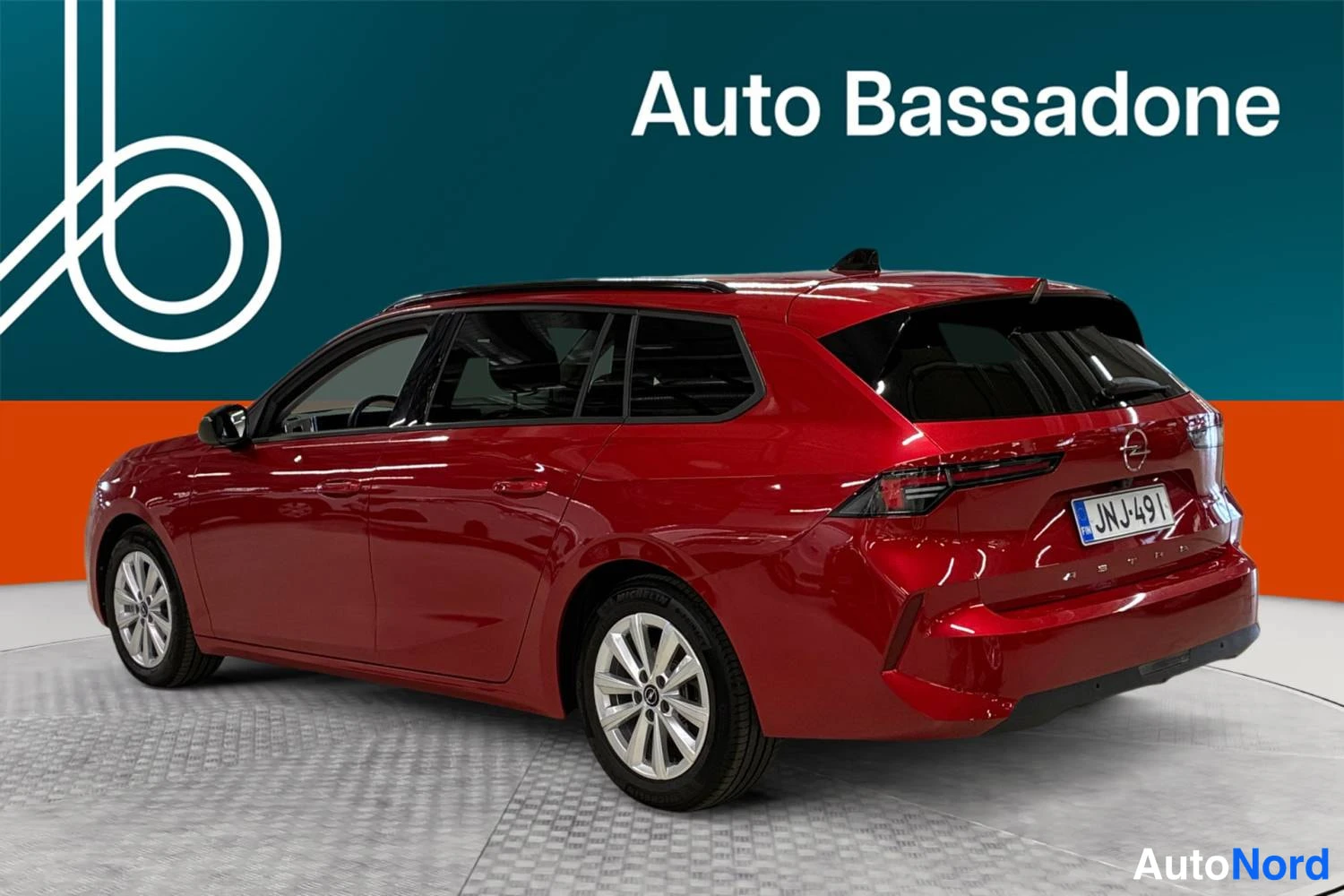 Punainen Opel Astra Sports Tourer 2024, takaviisto, kuva 6