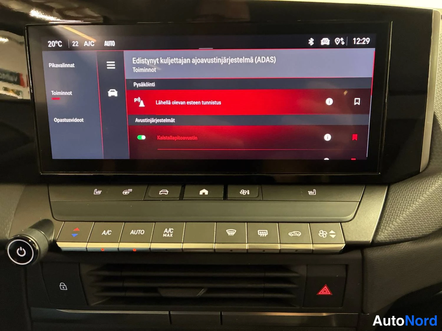 Punainen Opel Astra Sports Tourer 2024, kuva 24