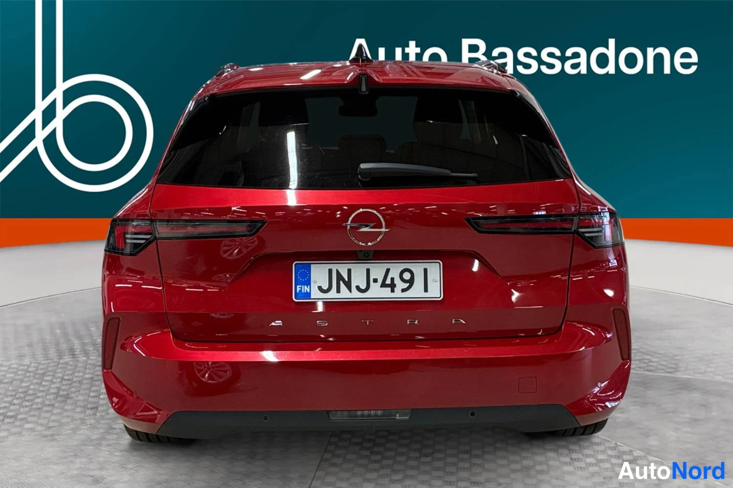 Punainen Opel Astra Sports Tourer 2024, takaa, kuva 8