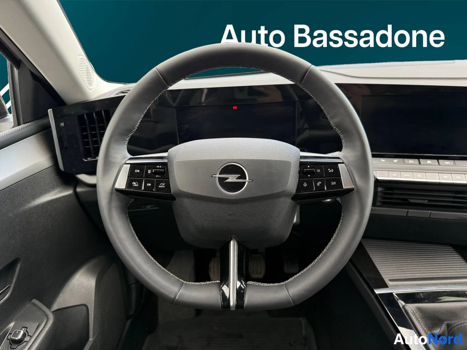 Valkoinen Opel Astra 2024, kuva 21