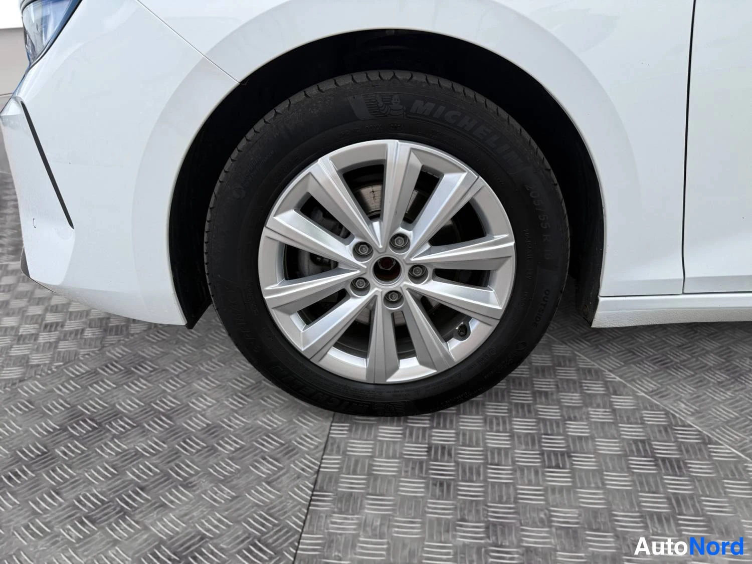 Valkoinen Opel Astra 2024, kuva 11